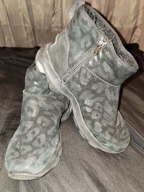 Skechers Faux Fur Lined Womens Size 9.5 Black Slip On Ankle Boots Leopard Animal
